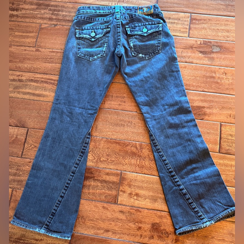 True Religion Distressed Blue Jeans Wide Flare Leg. Size 27 (IS size 4). - Picture 2 of 9